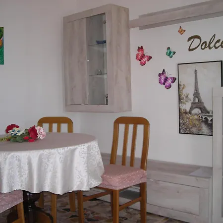 Dolce - Fantastic View -free Wi-fi & Late Check-out Apartment